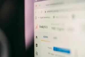 a-close-up-of-a-computer-screen-with-a-blurry-background-scaled